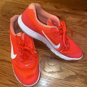 Nike women’s sneakers